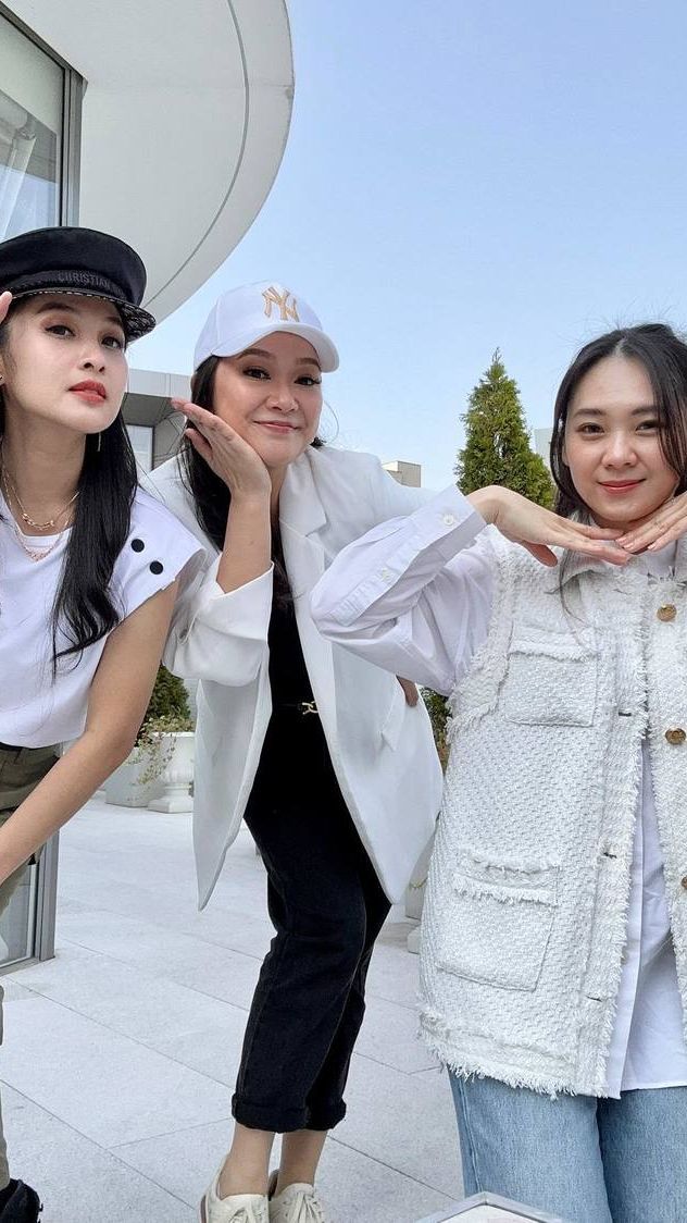 Sering Dapat Perlakuan Bak Princess, 7 Potret Sandra Dewi Tenteng Belanjaan Saat Liburan di Korea