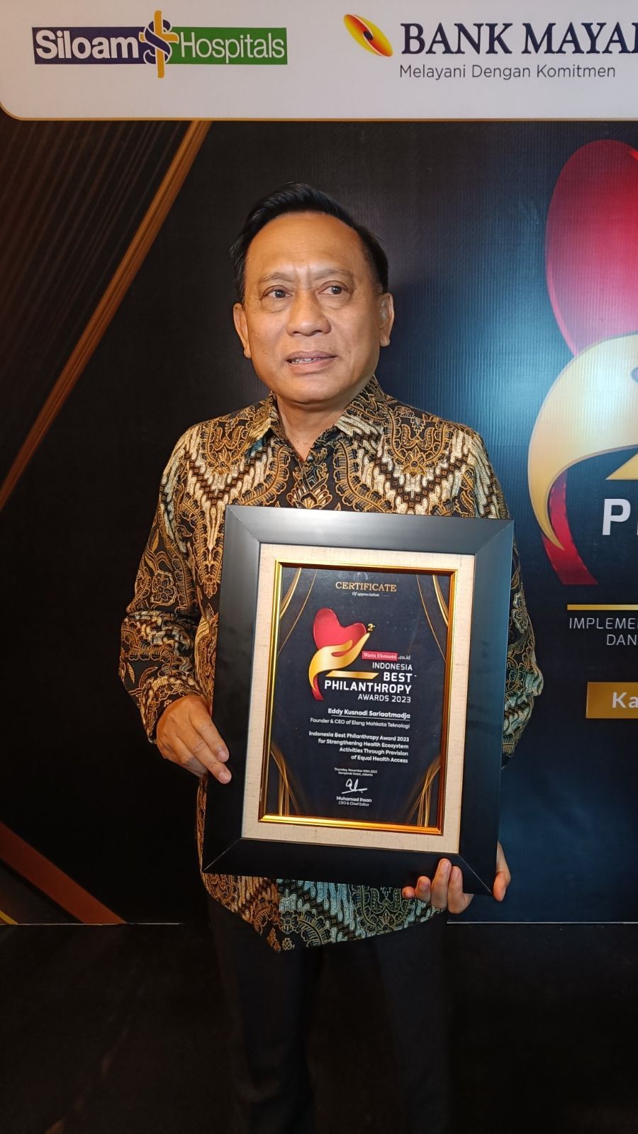 Lewat Operasi Katarak Gratis, Eddy Sariaatmadja Raih Penghargaan Indonesia Best Philanthropy Award 2023