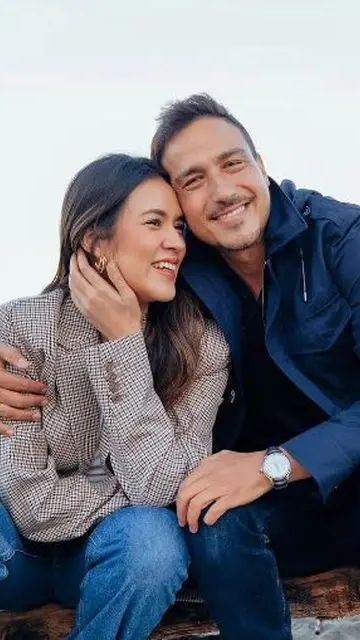 Sedang Jadi Perbincangan, Intip 7 Potret Mesra Raisa dan Hamish Daud