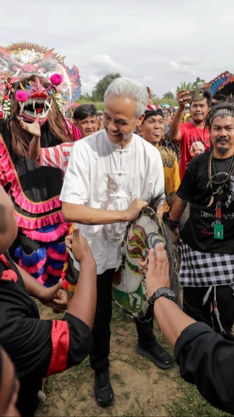 Beri Gamelan ke Seniman, Ganjar Harap Seni dan Budaya di Sumut Terus Berkembang