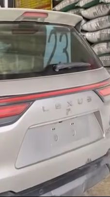 Penampakan Sampah Mobil Mewah di Arab Saudi, Lexus Miliaran Buat Manggul Rongsokan