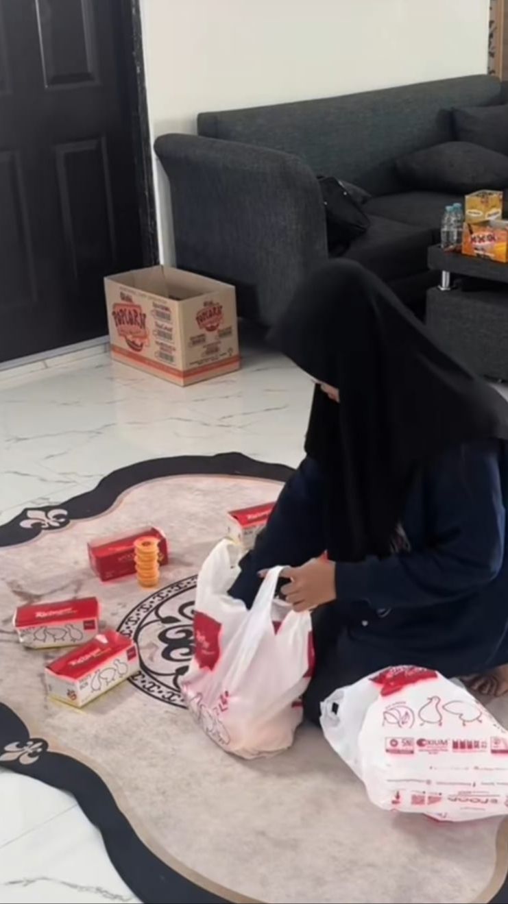 Viral Momen Ibu Totalitas Siapkan Jajanan Super Lengkap untuk Kerja Kelompok Anaknya,  Warganet Berebut Ingin Jadi Temannya