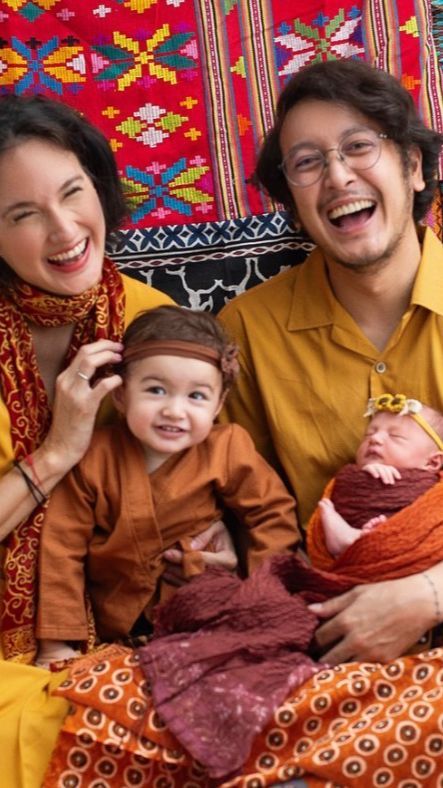 Potret Baby Djala Anak Nadine Chandrawinata dan Dimas Anggara