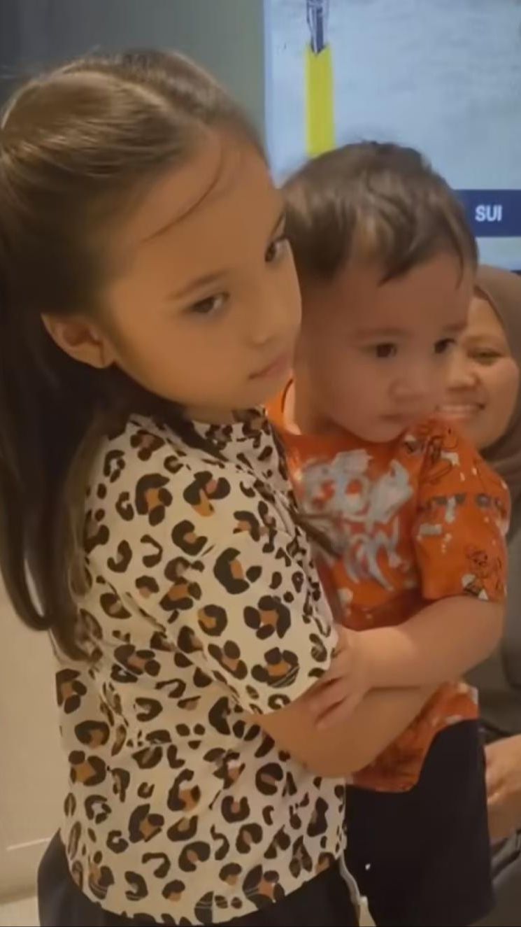 Tingkah Lucu Rayyanza Salting sama Gempi Anak Gading Marten, Netizen 'Darah Raffi Ahmad Ngalir Deras'