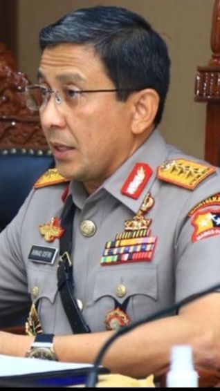 Sosok Pria Sepuh Bikin Jenderal Polisi Gercep Turun Podium, Begini Kisahnya di Masa Lalu