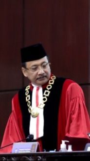 Resmi Gantikan Anwar Usman Jadi Ketua MK, Ini Perjalanan Kehakiman Suhartoyo