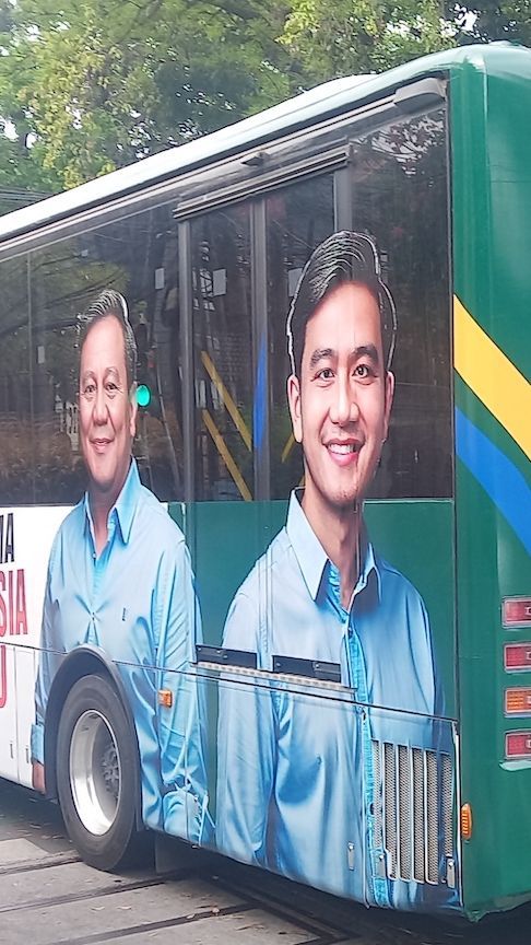 Prabowo-Gibran Berangkat ke KPU Naik Bus Listrik, Ini Alasannya