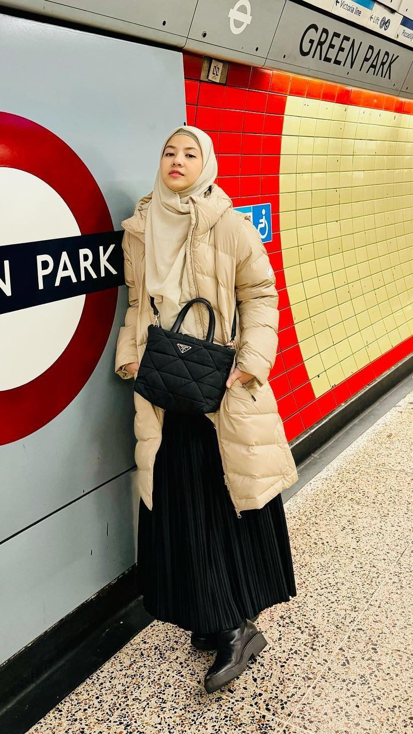 Usai dari Prancis dan Swiss, ini 10 Potret Natasha Rizky Jalan-jalan di London Bersama Dian Ayu, Ratna Galih dan Nina Zatulini