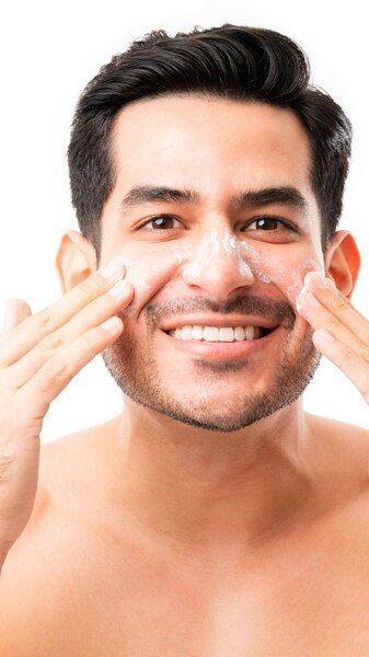 5 Rekomendasi Skincare untuk Pria: Mengatasi Jerawat dan Kulit Berminyak dengan Lebih Efektif