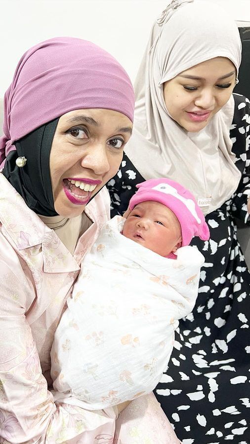 8 Momen Bahagia Ibunda Atta Halilintar Gendong Baby Azura: Syukur Tak Terhingga Pada-Mu Ya Allah