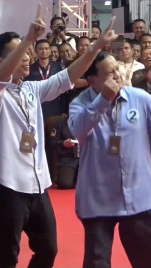 Momen Istimewa Prabowo 'Si Gemoy' Goyang di KPU, Gibran Cium Tangan Pasangan AMIN