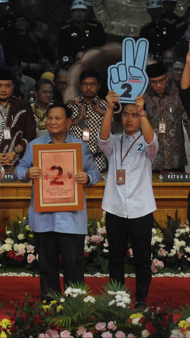 Ragam Gaya Capres Cawapres Pamer Nomor Urut di KPU, Kamu Suka yang Mana?