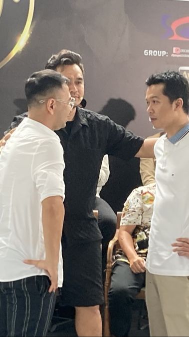 9 Potret Raffi Ahmad & Taufik Hidayat Siap Tanding Tenis, Sama-sama Nggak Mau Kalah