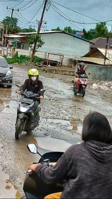 Potret Derita Warga Parung Panjang, Pasrah Lewati Jalan Rusak Bertahun-Tahun