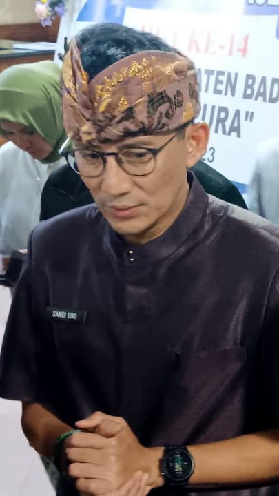 Petugas Imigrasi Ngurah Rai Pungli Turis Asing, Ini Respons Menparekraf Sandiaga Uno