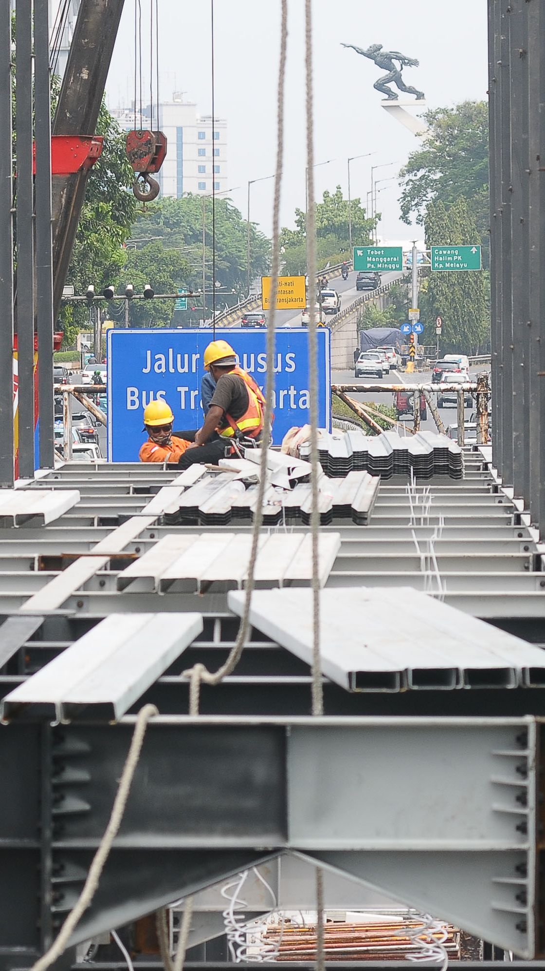 FOTO: Revitalisasi 45 Halte TransJakarta Telan Anggaran Rp600 Miliar