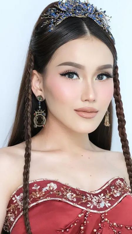 7 Potret Ayu Ting Ting Tampil Bak Putri China dalam Balutan Cheongsam Merah, Cantik Abis