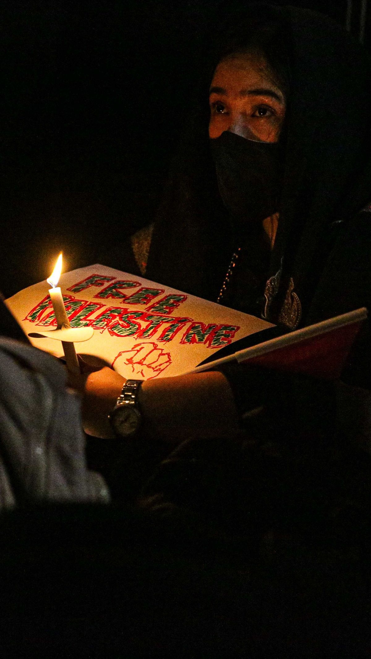 FOTO: Aksi Lilin dan Doa Bersama untuk Warga Jalur Gaza di Kedubes Palestina