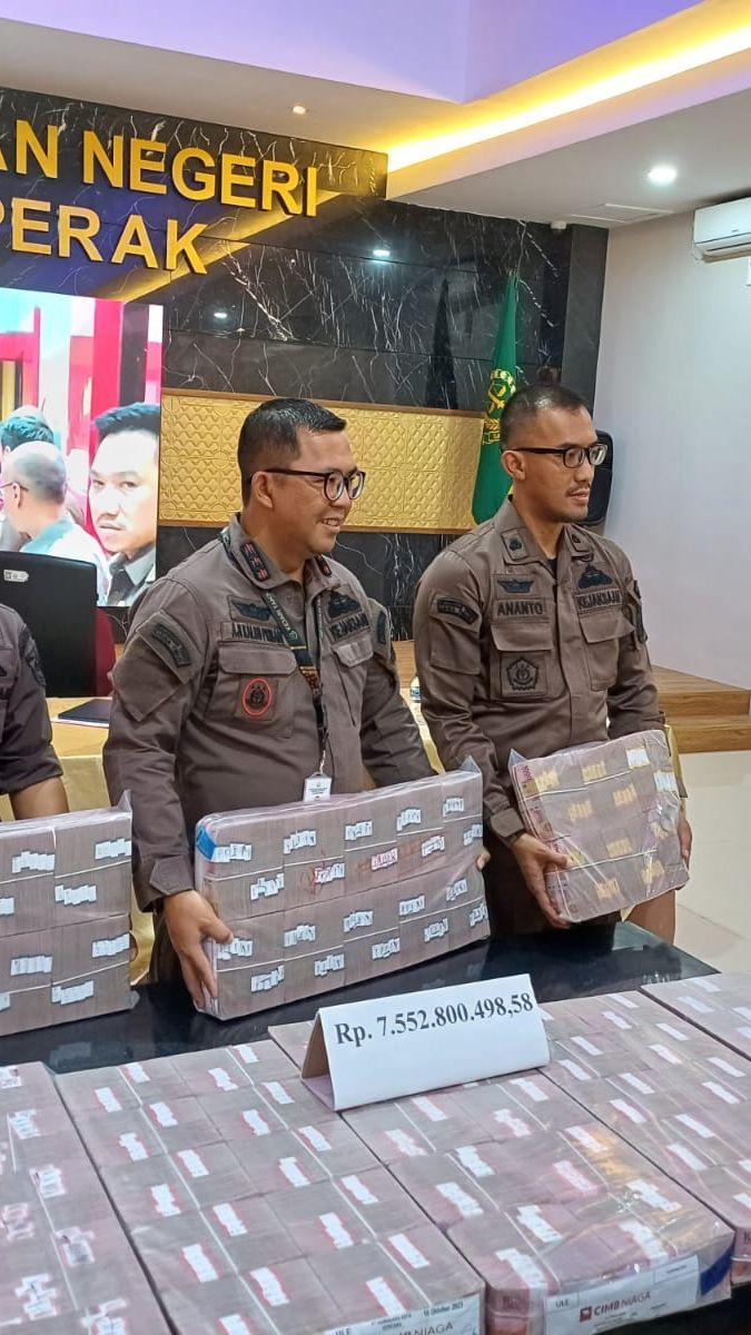 Penampakan Tumpukan Uang Rp7,5 Miliar Dalam Plastik Dikembalikan 2 Tersangka Korupsi Bank Jatim