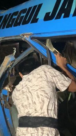 Detik-Detik Minibus Tertabrak Kereta Api di Lumajang, 11 Orang Meninggal Dunia