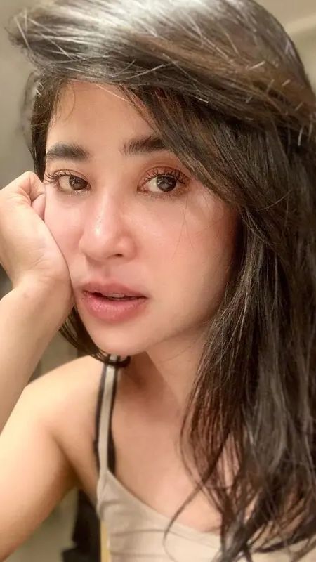 Rully dikabarkan memeluk wanita lain, Dewi Perssik menyatakan, 