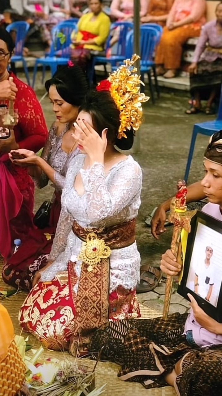 Viral Wanita di Bali Menikah Tanpa Kehadiran Suami, Diganti Keris dan Foto