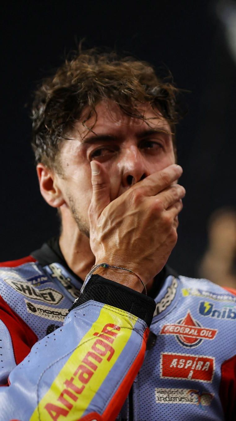 FOTO: Tangis Haru Fabio Di Giannantonio Rasakan Podium Perdana Usai Jadi Juara MotoGP Qatar 2023