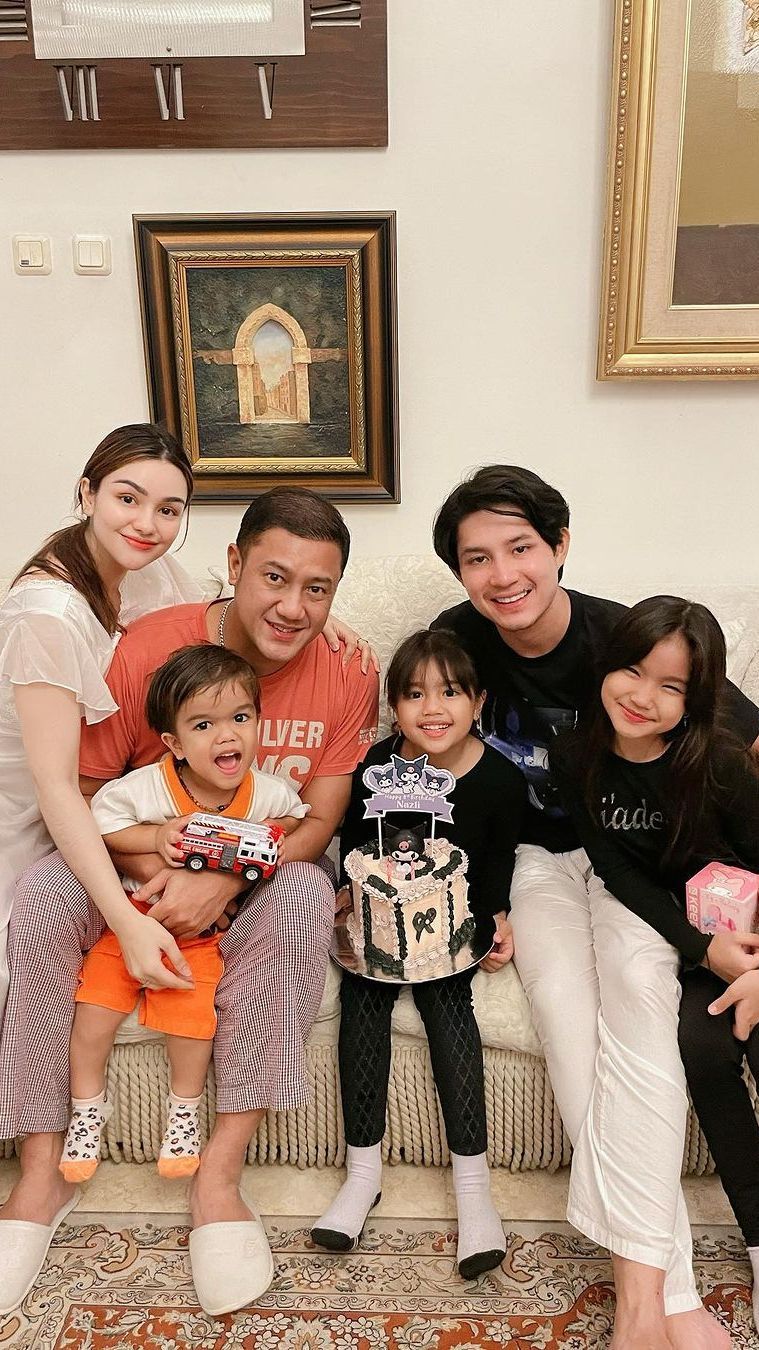 10 Momen Teuku Rassya Bersama Tiga Adik Sambungnya, Sweet Banget Ikut Rayakan Ultah