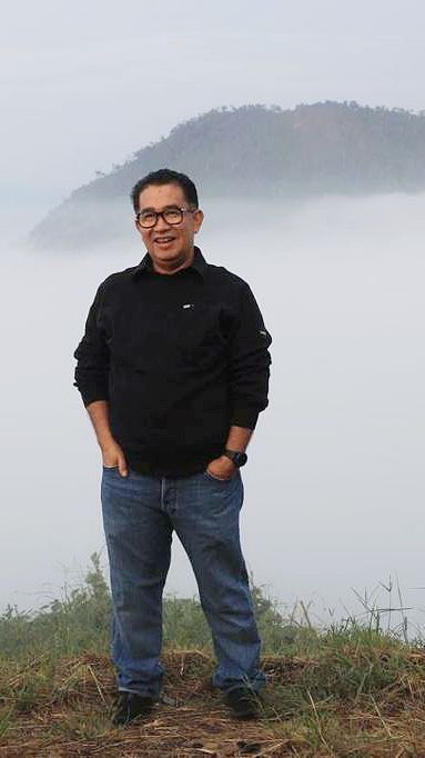 Menikmati Keindahan Negeri di Atas Awan