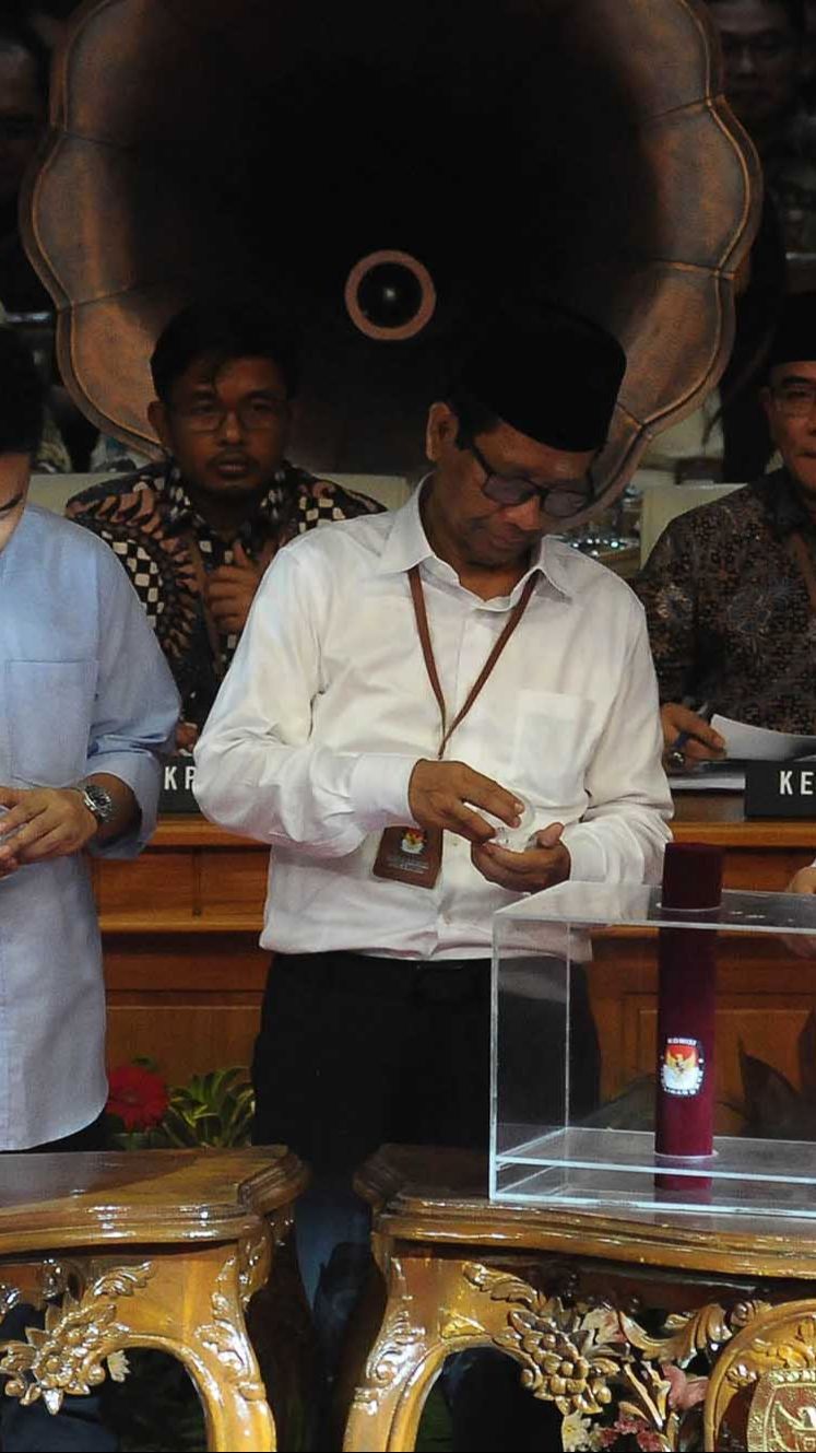 TOP NEWS: Mahfud Beda Jalan dengan Ganjar Soal Hukum Era Jokowi | Terkuak Rahasia Dana Kampanye