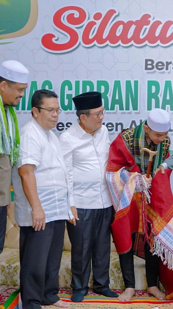 Momen Cawapres Suapi Adik Ipar Pisang Goreng, Penampilannya Malah jadi Sorotan