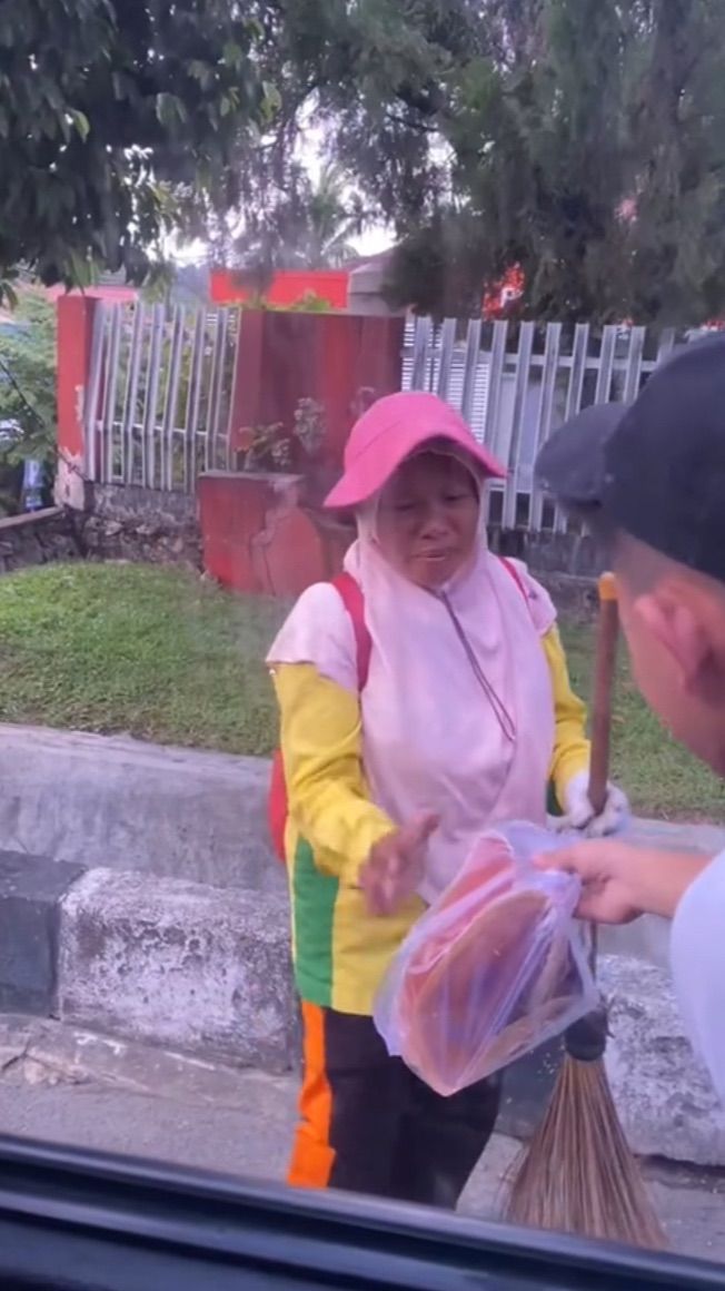 Niat Berbagi Makanan untuk Orang Lain, Pria Ini Justru Nyaris Kena Tampar