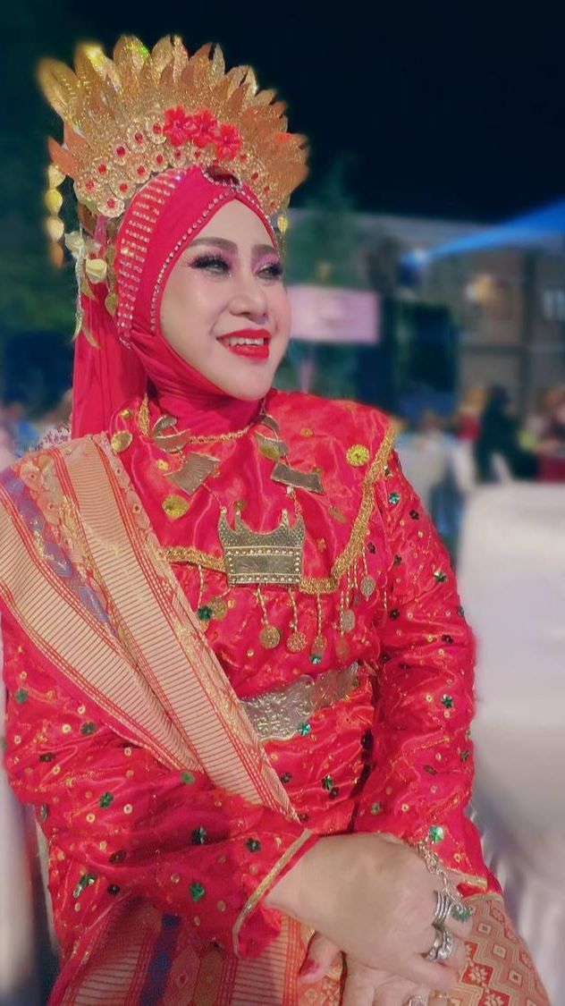 Berkarier Sejak Tahun 60-an, Intip 7 Potret Terbaru Elvy Sukaesih sang 'Ratu Dangdut' yang Tetap Eksis Meski Sudah Berusia 72 Tahun