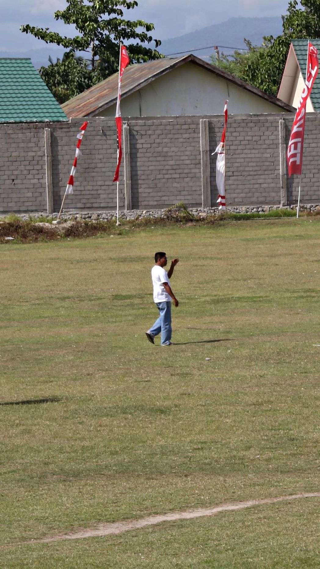 Pemerintah Bakal Bangun Satu Lapangan Bola Berstandar Nasional di Setiap Desa