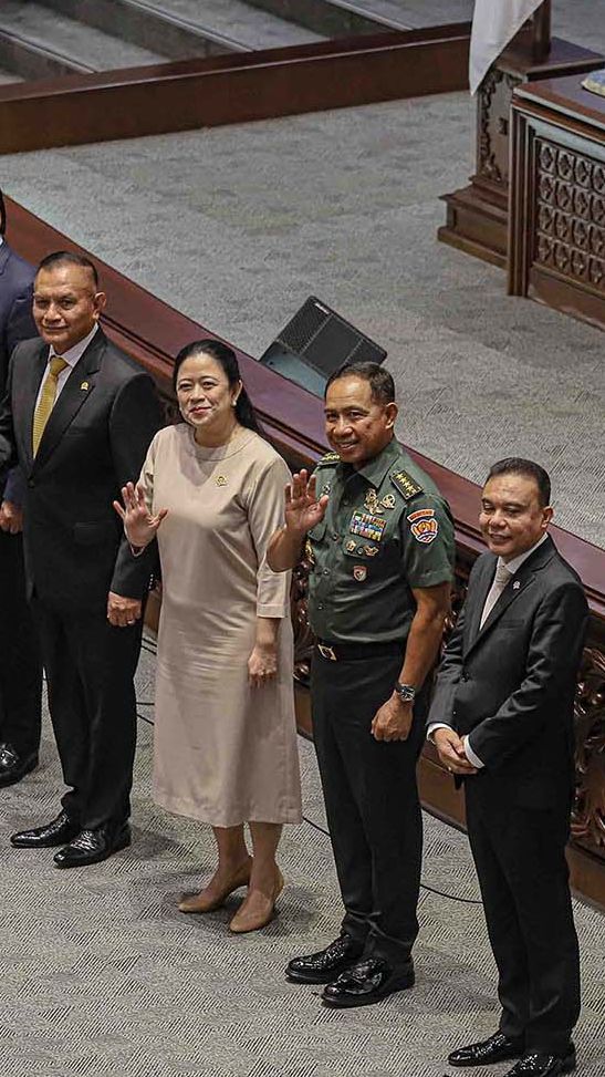 FOTO: Ekspresi Jenderal Agus Subiyanto Usai Disahkan DPR Jadi Panglima TNI