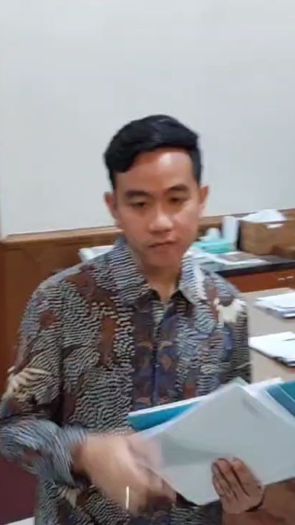 VIDEO: Gibran Lawan Tudingan Hasto soal Tekanan Penguasa- Relawan Saya Juga Diintimidasi