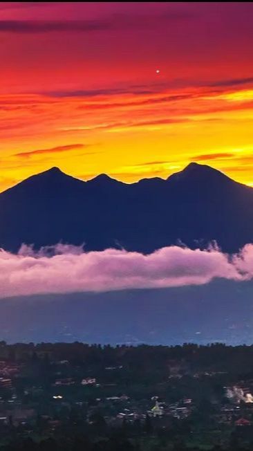 Mitos Gunung Salak, Mulai dari Kerajaan Gaib hingga Harta Karun Tersembunyi