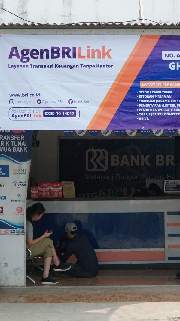 FOTO: Cerita Agen BRILink Jadi Jembatan Transaksi Perbankan Bagi Masyarakat di Muara Gembong Bekasi