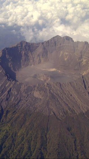 Mitos Gunung Raung, Adanya Pondok Demit Hingga Kerajaan Macan Putih