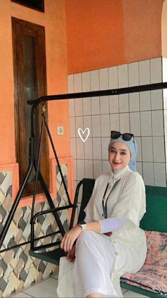 Cantiknya Bikin Gak Kedip, Pesona Santyka Fauziah yang Diduga Pacar Baru Sule - Seleb TikTok Keturunan Arab