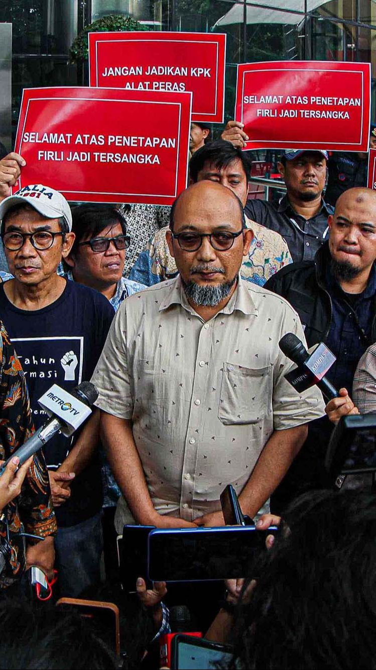 Abraham Samad hingga Novel Baswedan Rayakan Penetapan Tersangka Firli Bahuri, Gunduli Rambut di KPK