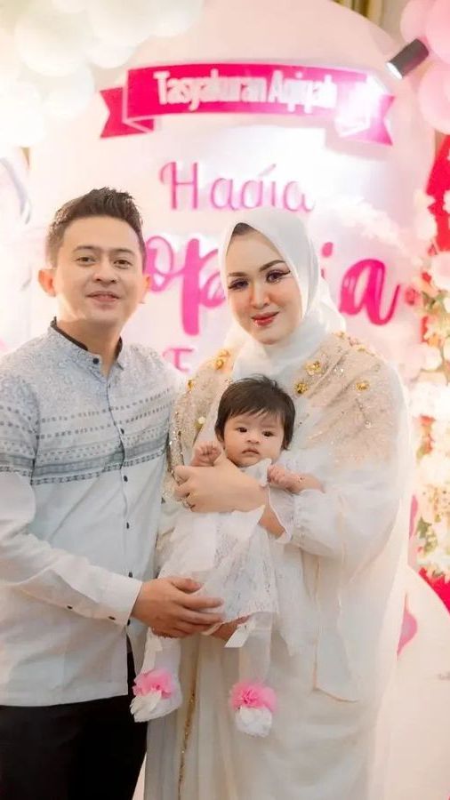 Baru Saja Aqiqah, 7 Foto Baby Hagia Putri Pertama Kiki The Potters Yang Cantik Dan Menggemaskan