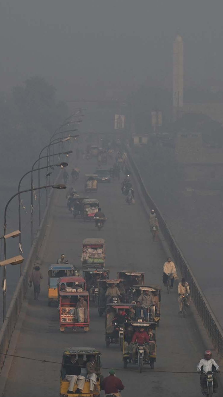 FOTO: Penampakan Kabut Asap Sangat Tidak Sehat 'Cekik' Kota Lahore Pakistan