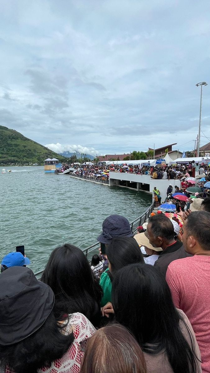 Puluhan Ribu Orang Hadiri Pesta Rakyat Danau Toba dan Aquabike Jetski World Championship