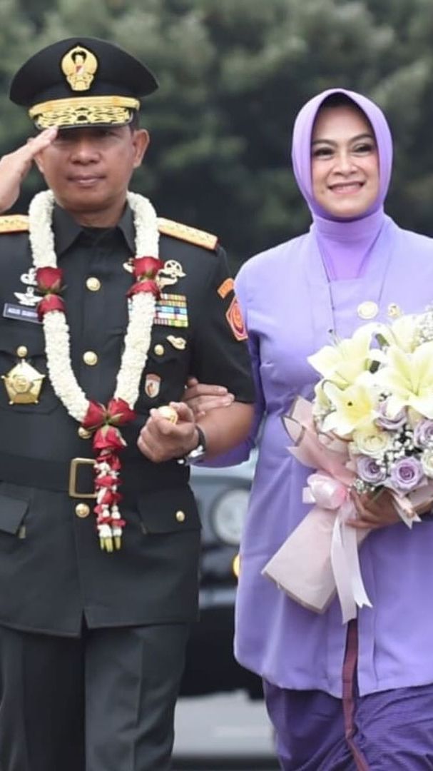 Pesona Evi Sophia Istri Panglima TNI Dampingi Suami, Aura Kecantikannya Begitu Terpancar