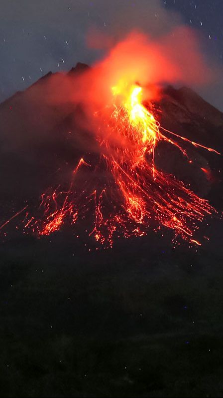 Gunung Merapi Dua Kali Muntahkan Awan Panas Guguran, Terjauh Capai 2 Km