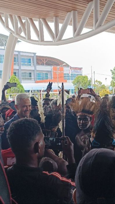 Hari Pertama Kampanye di Merauke, Ganjar Disambut Tarian Asmat