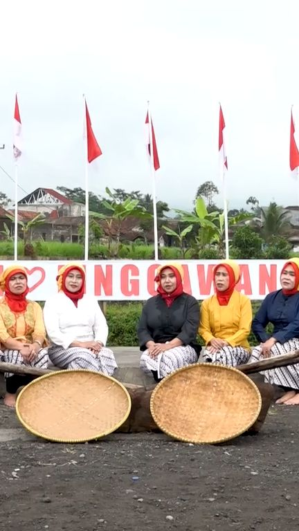 Desa Linggawangi Tasikmalaya Punya Tradisi Perjodohan Unik, Pria dan Wanita Saling Menggoda di Sawah