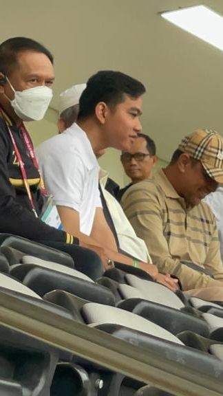 Momen Gibran Ajak Jan Ethes Nonton Piala Dunia U-17 di Hari Pertama Kampanye