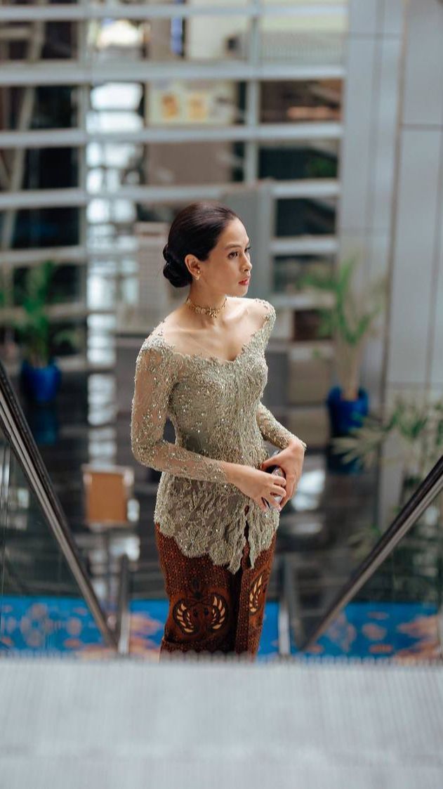 Tersage-Sage, 7 Foto Maudy Ayunda Saat Kembali Jadi Bridesmaid di Nikahan Teman